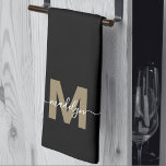 Schwarzes Gold Elegante Modernes Script Name Monog Geschirrtuch<br><div class="desc">Personalisierte Custom Erstellen Sie Ihr eigenes elegantes Schwarz Gold Erstname Monogram Küchentuch. Fügen Sie Ihrer Küche eine glamouröse Touch mit diesem mit Monogramm Handtuch hinzu. Es ist für einen dreifach gefalteten Stil konzipiert und verfügt über einen fett-flachen Goldvorschuss (ohne Schimmer oder metallische Oberfläche) und einen fließenden schwarzen Schriftnamen, der ein...</div>