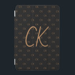 Schwarzes Gold Monogramm Initialen Skript modern iPad Mini Hülle<br><div class="desc">Personalisieren und fügen Sie Ihre Monogrammbuchstaben,  -initialen,  Das Monogramm initialisiert als Muster auf dem Hintergrund. Eine klassische schicke schwarze Hintergrundfarbe. Goldene Buchstaben.</div>