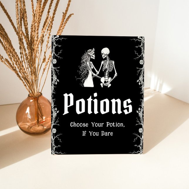 Schwarzes Gothic-Halloween-Skelett-Potions-Schild  Sockelschild (Von Creator hochgeladen)