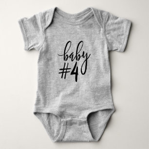 Schwarzes handgeschriebenes Skript des Baby-#4 Baby Strampler
