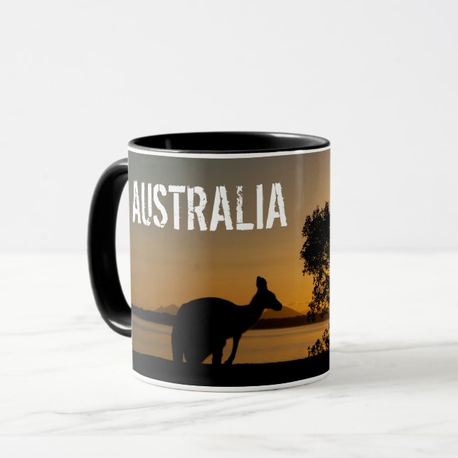 Schwarzes Känguru bei Sonnenuntergang in Australie Tasse (Vorderseite Links)