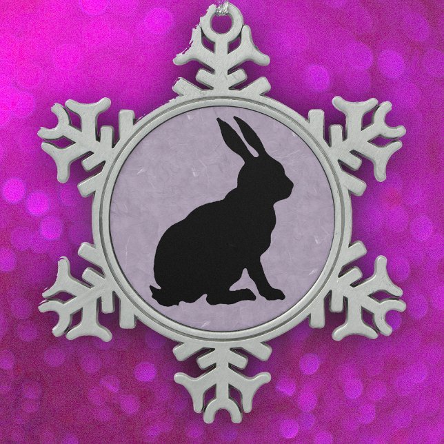 Schwarzes Kaninchen Silhouette Ostersonne Schneeflocken Zinn-Ornament (Sitting rabbit in black silhouette on marbled purple on snowflake shaped hanging ornament.)
