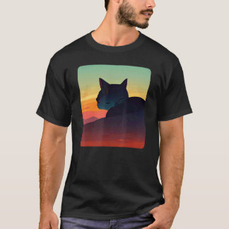 Schwarzes Kätzchen beobachtet den farbenfrohen Son T-Shirt