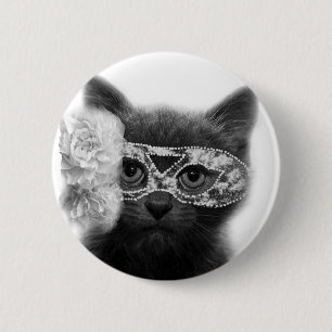 Schwarzes Kätzchen in Maske, niedlich, Button