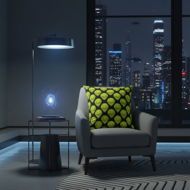 Schwarzes Kissen mit grünen Alien (Von Creator hochgeladen)