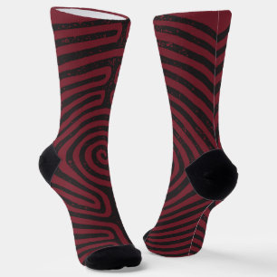 Schwarzes Kreis-Labyrinth (Maroon) Fine Art Socken