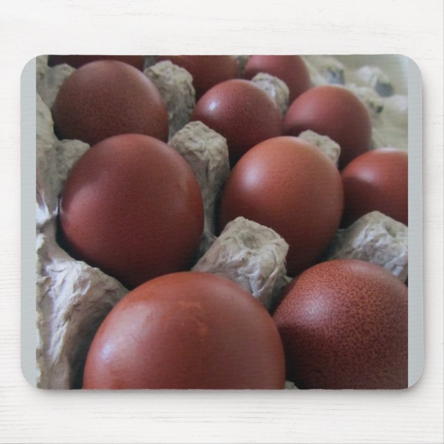 Schwarzes kupfernes Marans Ei Mousepad (Vorne)