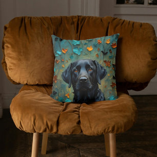 Schwarzes Labrador in Blätter Kissen