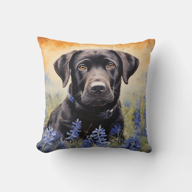 Schwarzes Labrador in Bluebonnets Kissen (Vorderseite)