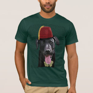 Schwarzes Labrador mit Fez T-Shirt