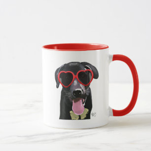 Schwarzes Labrador mit Herz-Sonnenbrille Tasse