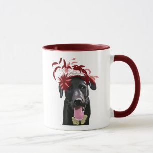 Schwarzes Labrador mit rotem Fascinator Tasse