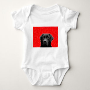 Schwarzes Labrador mit rotem Herzen Baby Strampler