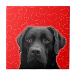 Schwarzes Labrador mit rotem Herzen Fliese