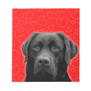 Schwarzes Labrador mit rotem Herzen Notizblock