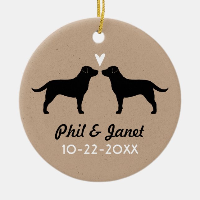 Schwarzes Labrador Retrievers Paar mit Herz-Custom Keramik Ornament (Vorne)