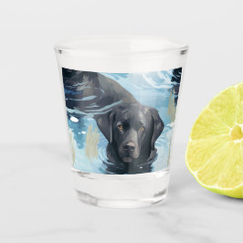 Schwarzes Labrador-Schwimmmuster Schnapsglas