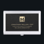 Schwarzes Leder Luxus Gold Erstlogo Visitenkarten Dose<br><div class="desc">Einfaches modernes Luxus-Design mit goldgebürstetem Gold-Erstlogo-Medaillon mit personalisiertem Namen,  Firmenname oder Sondertext unten in klassischer Blocktypografie auf schwarzem Ledertexturhintergrund. Personalisieren Sie Ihre individuelle Verwendung.</div>