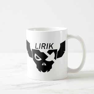 Schwarzes Lirik Logo auf weißer Tasse