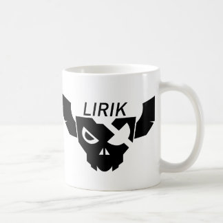 Schwarzes Lirik Logo auf weißer Tasse