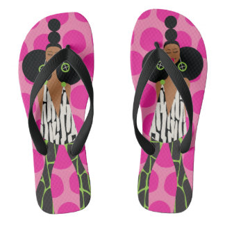 Schwarzes Mädchen auf Rosa, Schwarz, Grün und Weiß Flip Flops