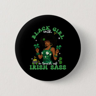 Schwarzes Mädchen mit irischem S St. Patrick's Day Button