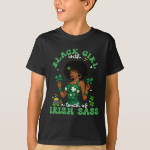 Schwarzes Mädchen mit irischem S St. Patrick's Day T-Shirt
