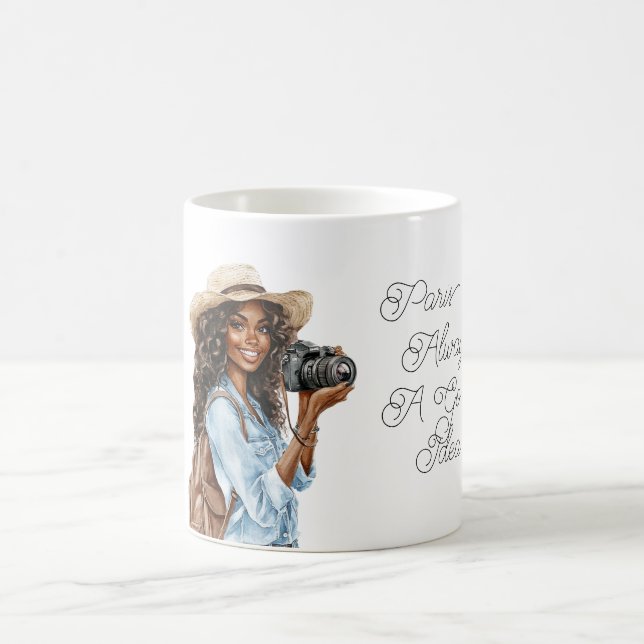 Schwarzes Mädchen Paris ist immer eine gute Idee Kaffeetasse (Mittel)