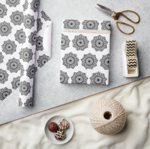 Schwarzes Mandala auf weißem Hintergrund Geschenkpapier