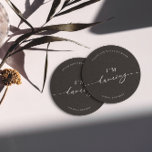 Schwarzes Minimalistisch Nimm nicht mein Getränk,  Runder Pappuntersetzer<br><div class="desc">Konzipiert, um sich mit der "reinen" Einladungs-Kollektion für Hochzeiten abzustimmen. Klicken Sie zum Ändern der Details auf "Details". Um den Text zu verschieben oder die Größe, den Schriftart oder die Farbe zu ändern, klicken Sie auf "Bearbeiten mit dem Entwurfswerkzeug". Sehen Sie sich den Sammellink auf dieser Seite an, um alle...</div>