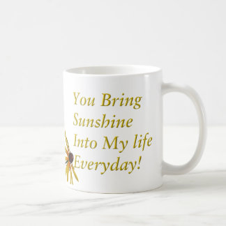 Schwarzes mit Augen Susans, Gänseblümchen Tasse