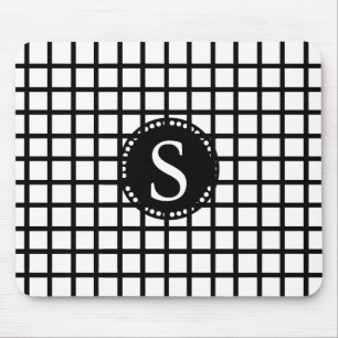Schwarzes Monogramm mit Streifen aus weißen und sc Mousepad