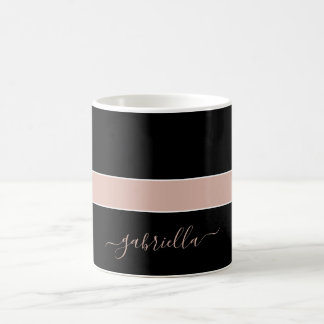 Schwarzes Motiv und rosa Puderstrich mit Vornamen Kaffeetasse