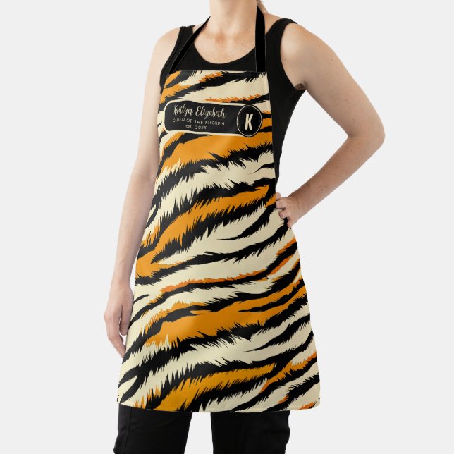 Schwarzes Oranges Tiger-Streifen-Muster-Monogramm Schürze (InSitu)