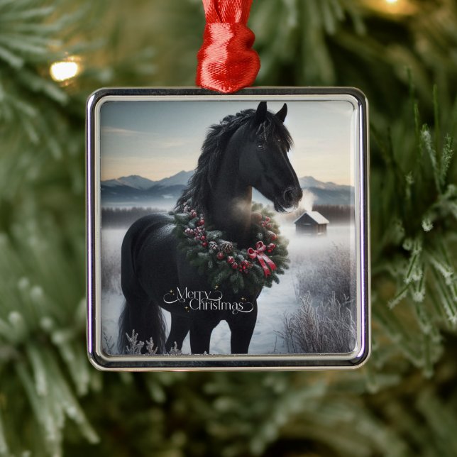 Schwarzes Pferd im Schnee mit Weihnachtskranz Ornament Aus Metall (Baum)