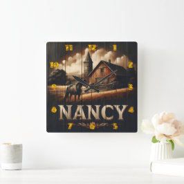 Schwarzes Pferd in der Nähe von Barn auf Nancy Far Quadratische Wanduhr