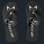 Schwarzes pflegt Bogen-Krawatte Flip Flops<br><div class="desc">Diese schönen schwarzen Bräutigame,  die Bogen-Krawatte Reinfälle umdrehen,  machen ein Spaßgeschenk für jeden möglichen Bräutigam.</div>