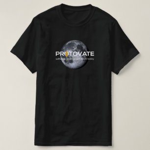 Schwarzes Protokoll auf dem T - Shirt des Mondes