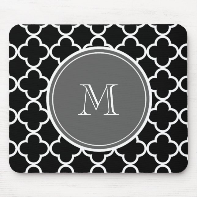 Schwarzes Quatrefoil Muster, graues Monogramm Mousepad (Vorne)