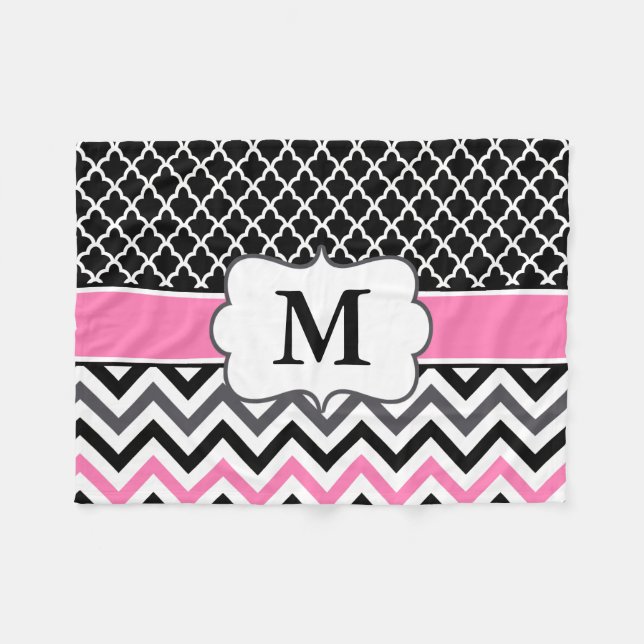 Schwarzes rosa Quatrefoil Zickzack Monogramm Fleecedecke (Vorderseite (Horizontal))