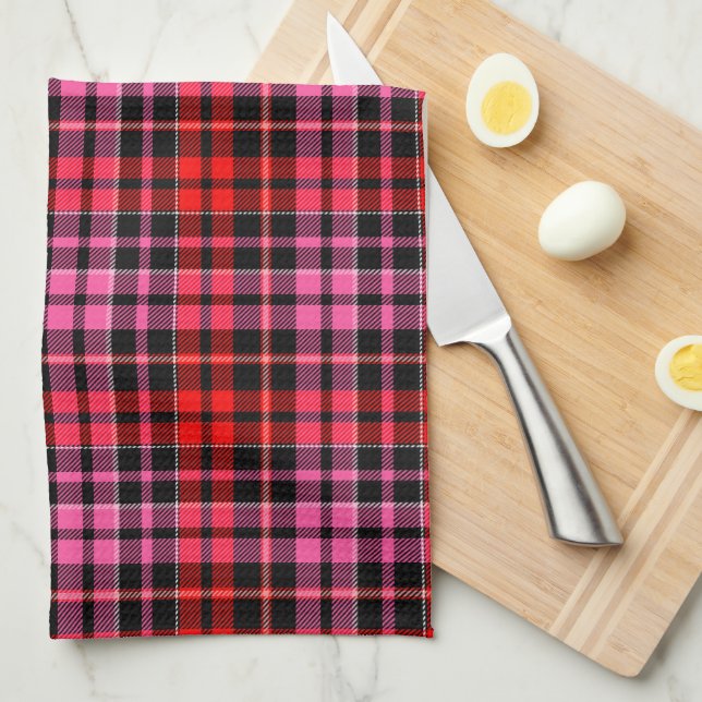 Schwarzes Rot Pink Kariertes Tartan Design  Geschirrtuch (Viertel Falte)