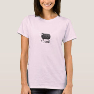 Schwarzes Schaf mit "Gefunden"-Text T-Shirt