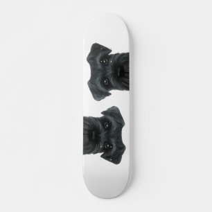 Schwarzes Schnauzer-Skateboard mit Herz Skateboard
