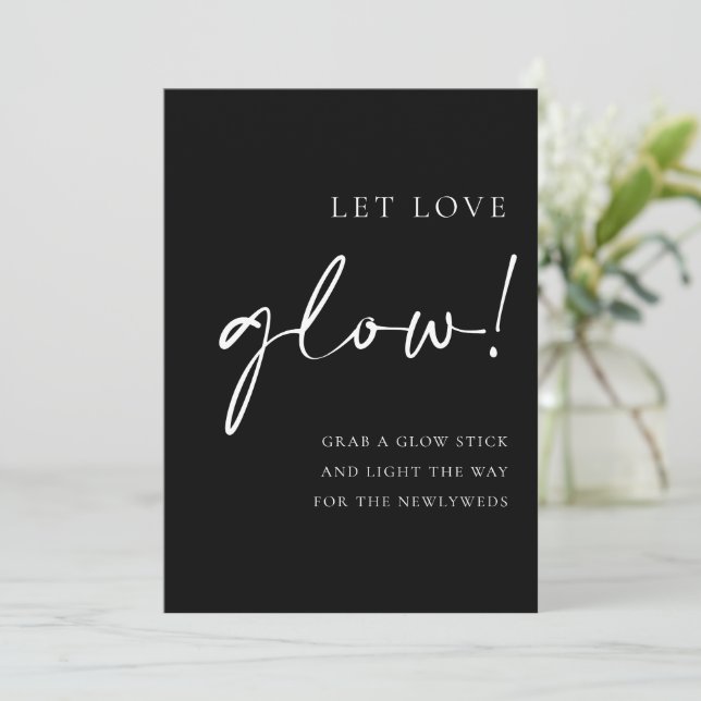 Schwarzes Script Gelassen Liebe Glow Wedding Sign Menükarte (Stehend Vorderseite)