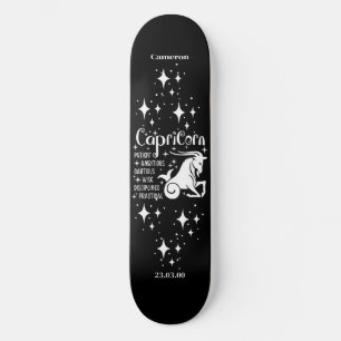 Schwarzes Skateboard mit Capricorn-Symbol