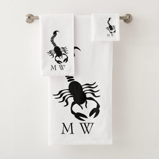 Schwarzes Skorpion-Design mit Monogramm Badhandtuch Set (Insitu)