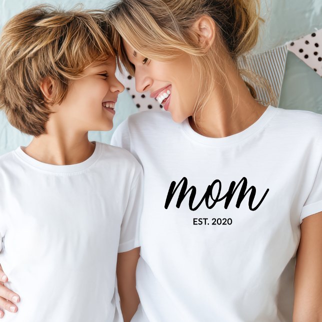 Schwarzes Skript Established Mom T-Shirt (Von Creator hochgeladen)