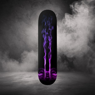 Schwarzes und Lila Drachenrauchen Skateboard