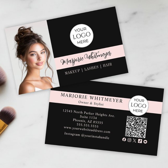 Schwarzes und rosa Schriftlogo QR-Code Foto Make-u Visitenkarte (ultra modern black blush pink script photo makeup business card with logo qr code social icons)