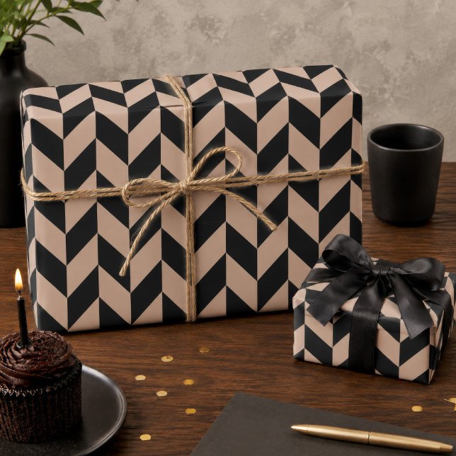 Schwarzes und Tan Herringbone Wrapping Paper Geschenkpapier (Von Creator hochgeladen)
